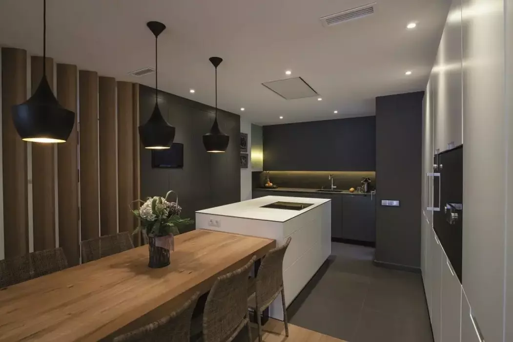 Anti-fingerprint modern kitchens black and wood